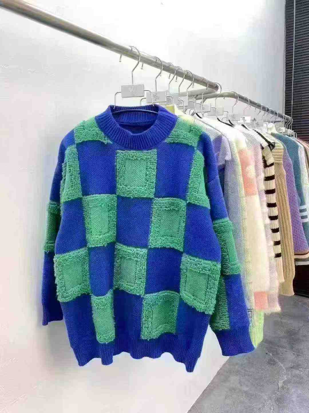 Autumn/Winter Women's Round Neck Loose Thick Sweater – Long Sleeve Checkerboard Color-Block Pullover Autumn/Winter Women's Round Neck Loose Thick Sweater – Long Sleeve Checkerboard Color-Block Pullover